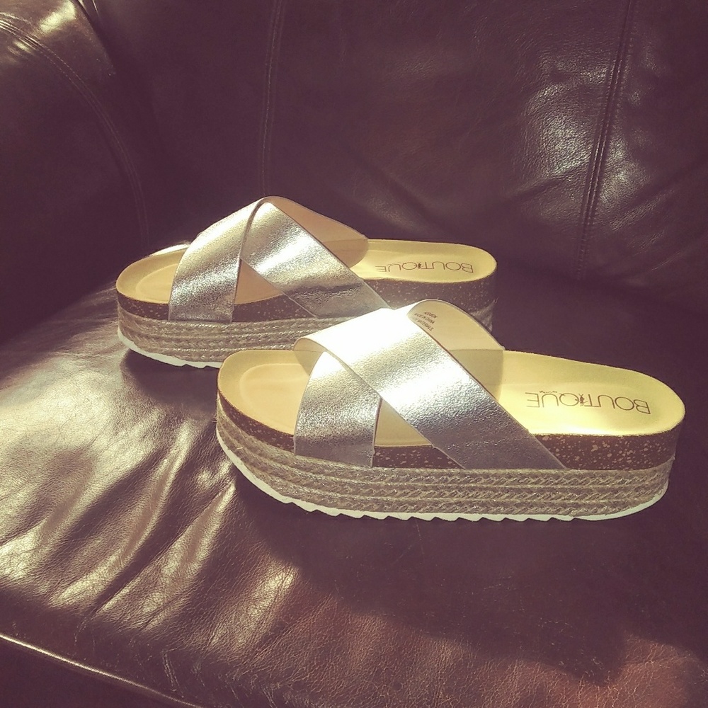 Shoes/Sandals - Picture 3 of 3